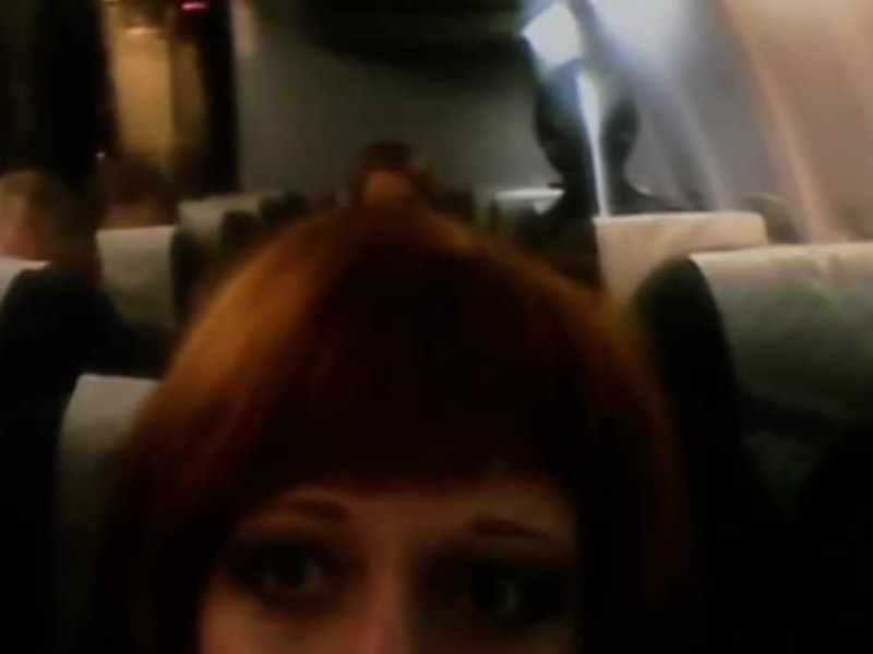 Alien im Linienflugzeug